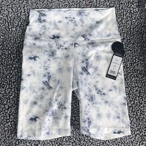 YogaLicious Bike Shorts - (grey/wht. marble)